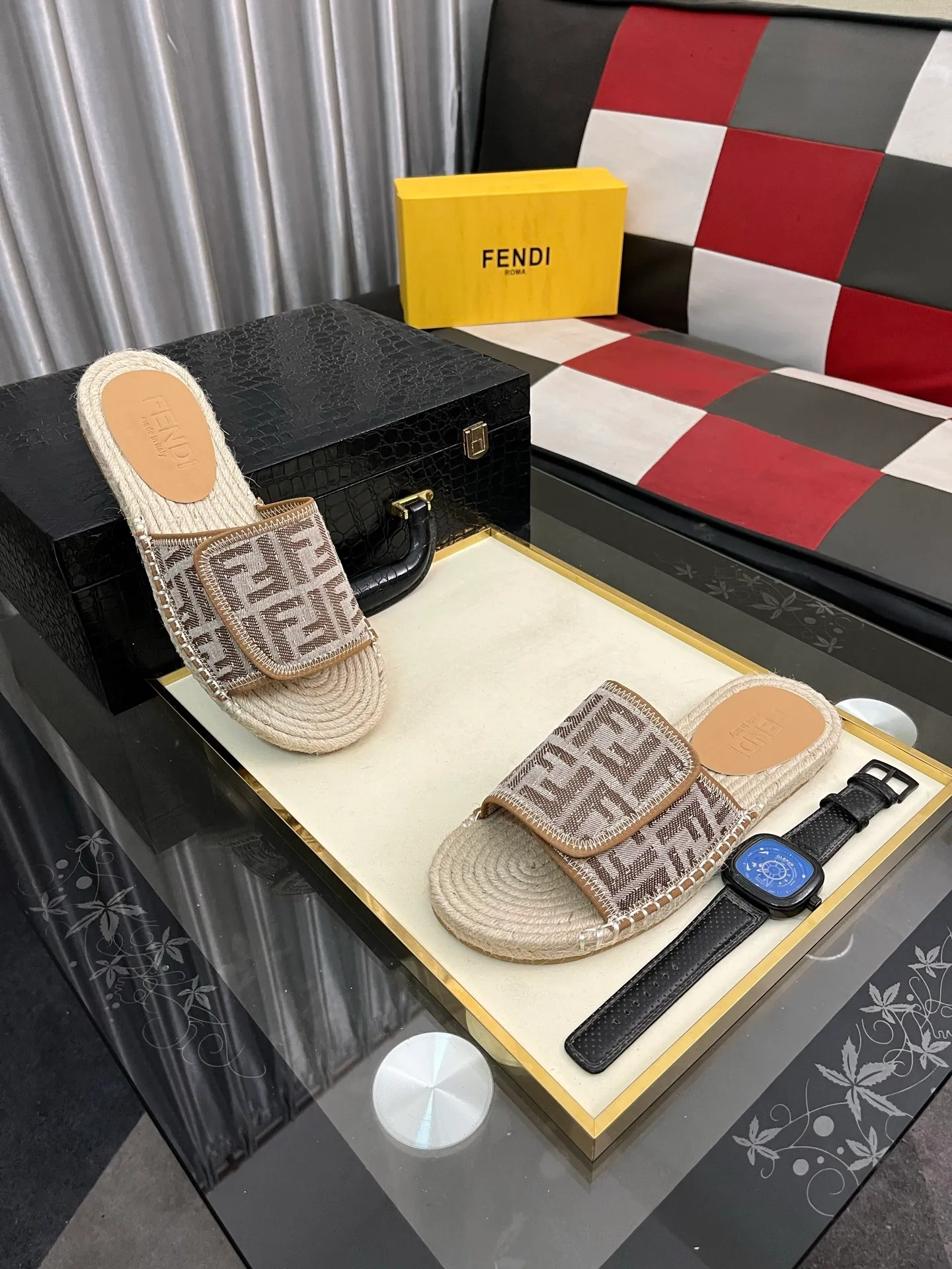 Men's shoes💰320⌚️⌚️[FENDI~Fendi slippers] High-end men's shoes brand official website 1:1 latest masterpiece: original mold customization, fabrics made of imported original materials, upgraded outsole, lighter, top quality in the market, simple and tasteful, a must-have for fashionistas, fashion is at your feet, full of confidence, the same style at the counter👍The season of summer slippers is here. Yardage: 38-44. Can be customized45.46.47